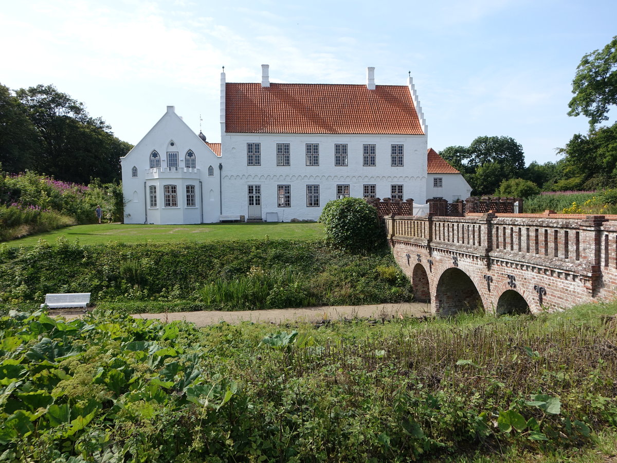 Vemb, Herrenhof Norre Vosborg, vierflügelige Gutsanlage, erbaut ab 1532 von Knud Gyldenstierne (25.07.2019)