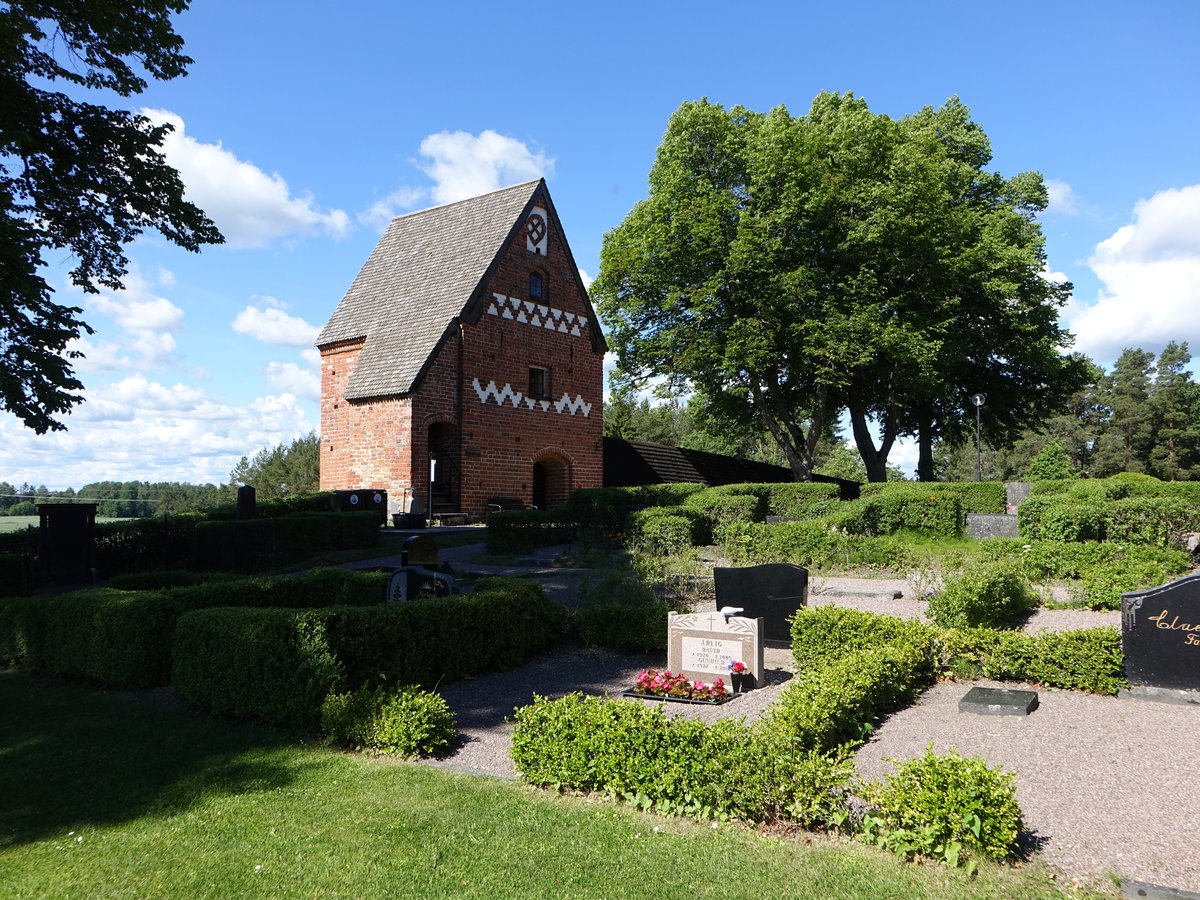 Vendel, Waffenhaus aus dem 14. Jahrhundert am Friedhof (23.06.2017)