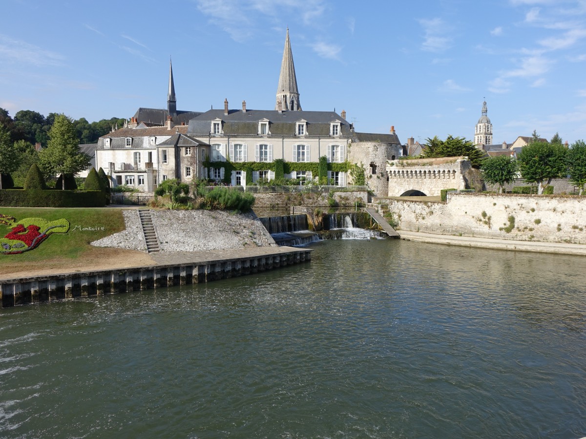 Vendome, Ausblick auf die Loir mit Porte de Eau (18.07.2015)