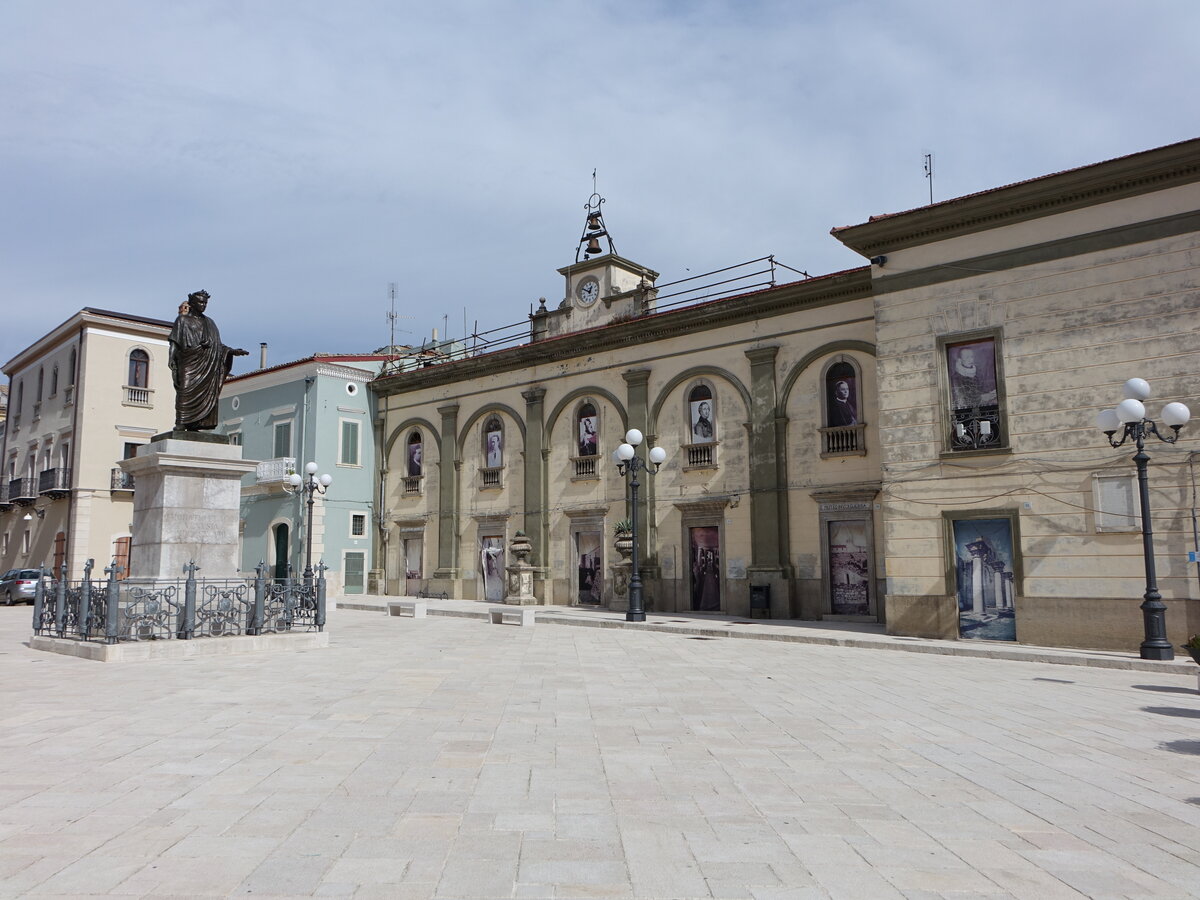 Venosa, Dominikanerkloster an der Piazza Orazio (30.09.2022)