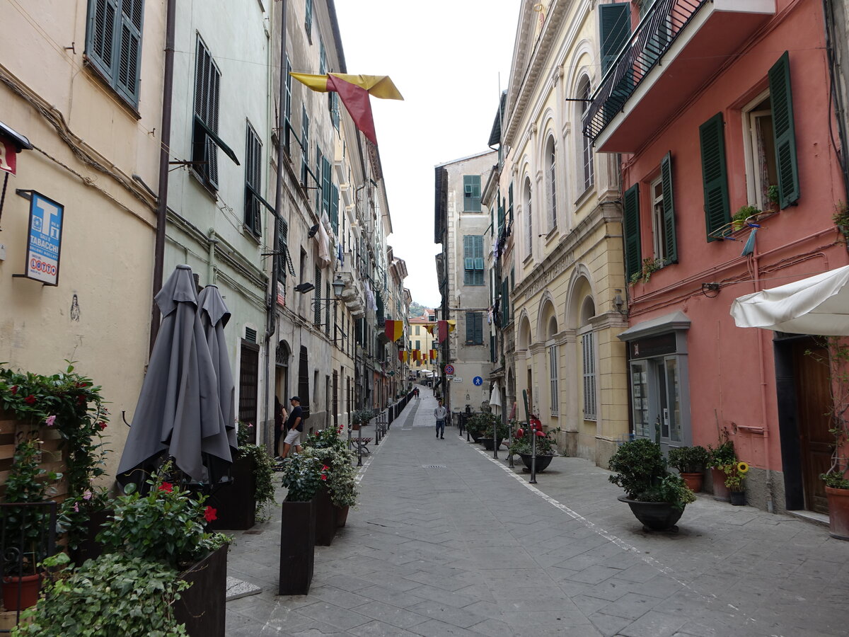 Ventimiglia, historische Huser in der Via Garibaldi (03.10.2021)