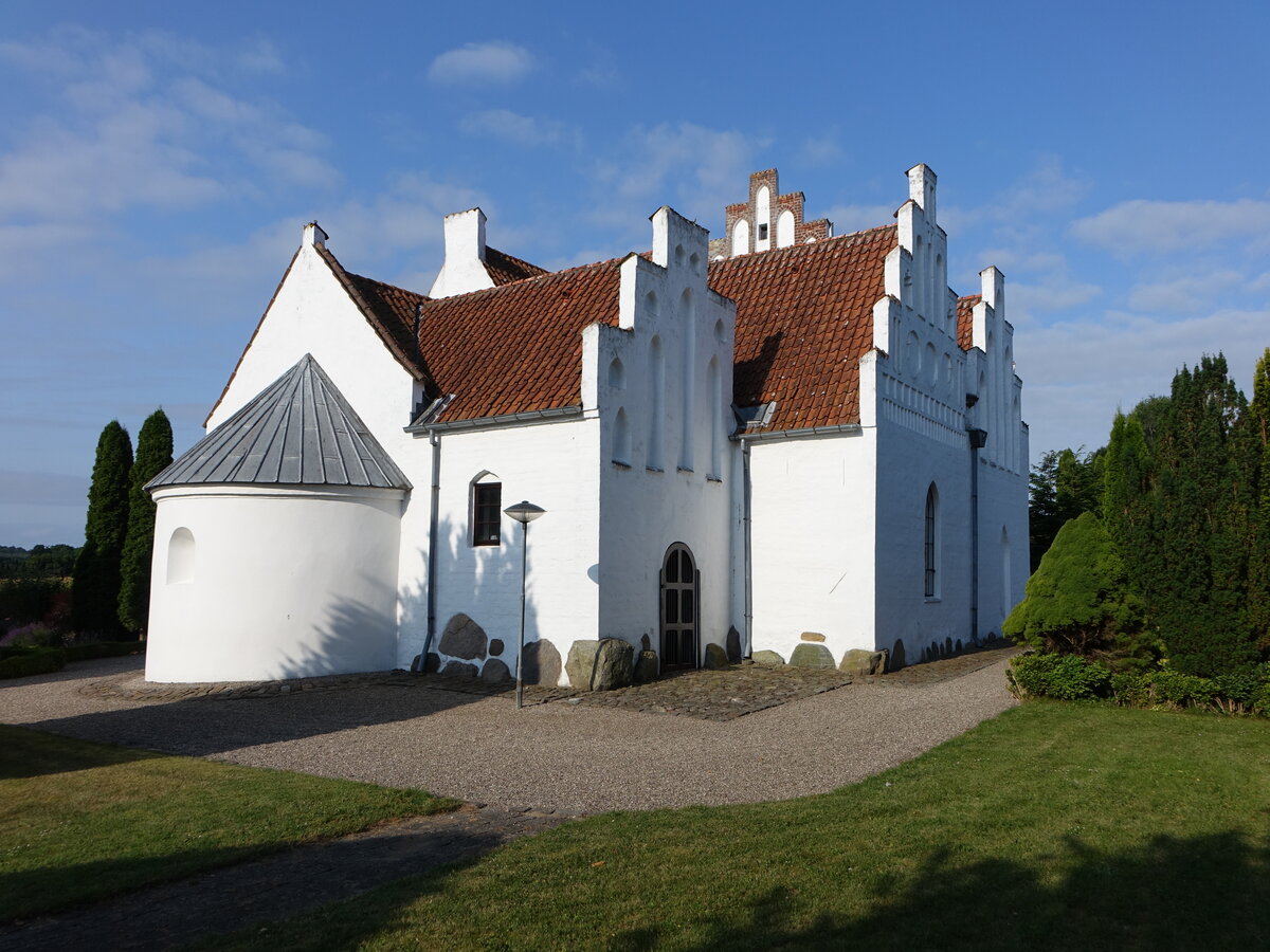 Vester Broby, evangelische Kirche, romanische Dorfkirche mit Kalkmalereien von 1175 (22.07.2021)