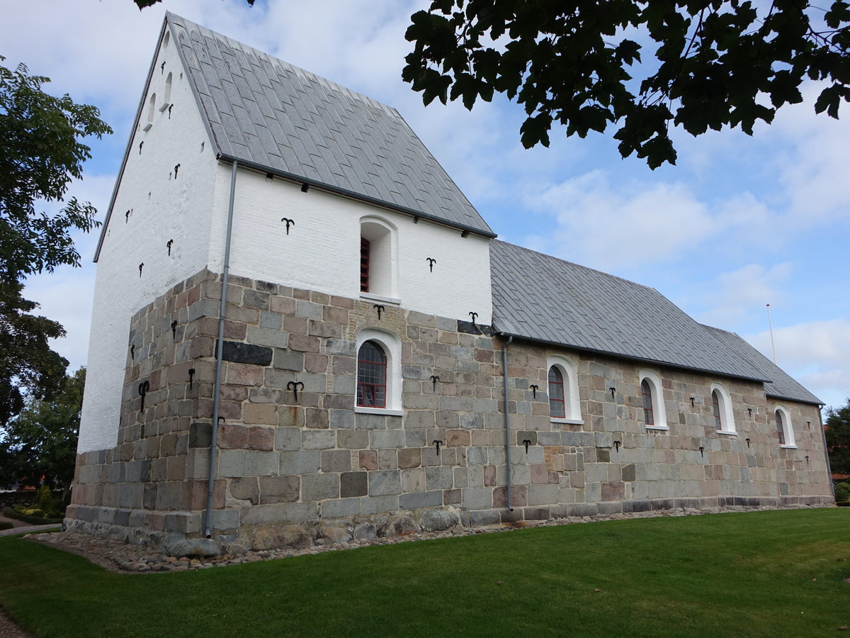 Vester Torup, evangelische Kirche, erbaut im 12. Jahrhundert (19.09.2020)