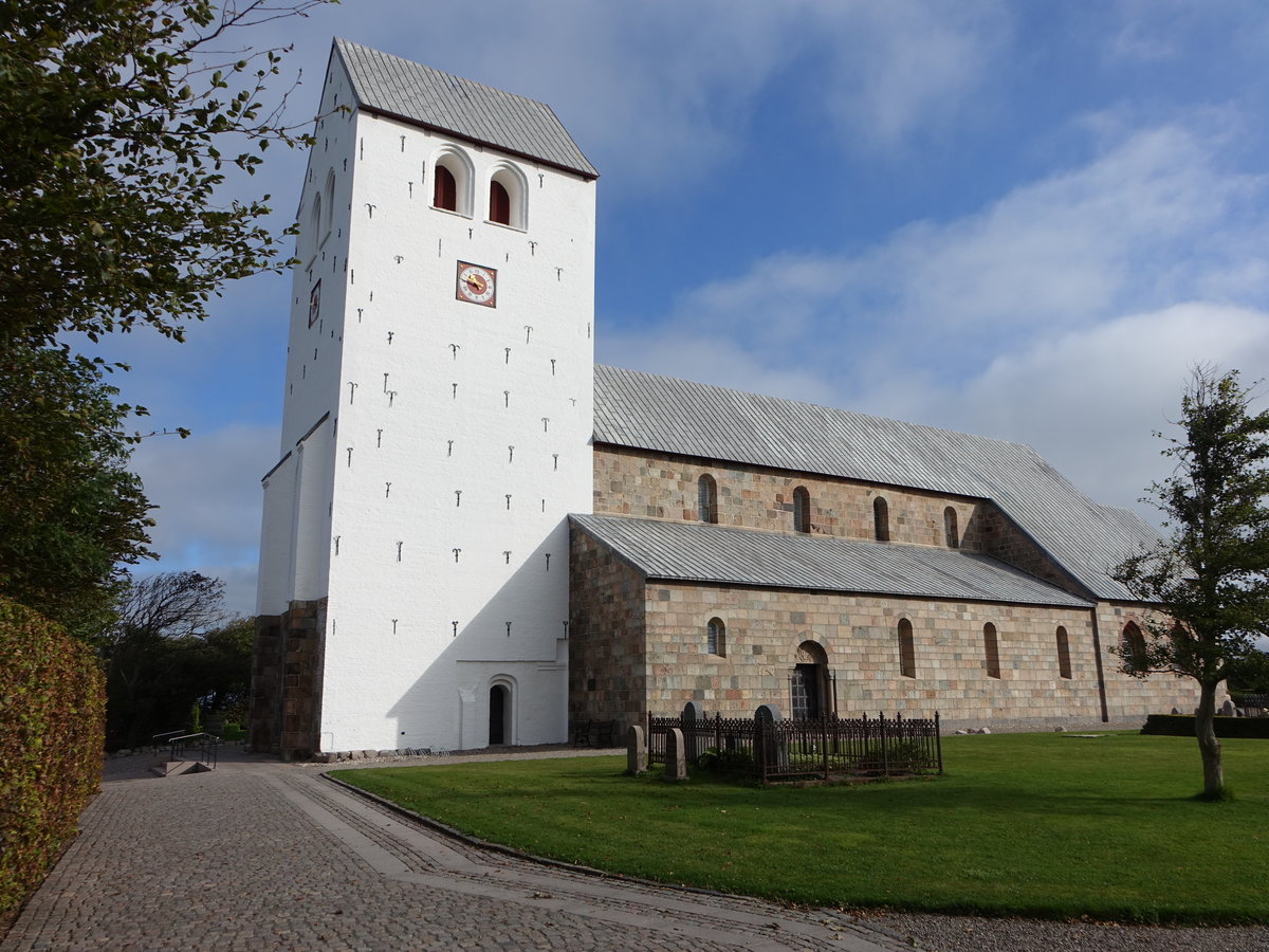Vestervig, dreischiffige Klosterkirche, erbaut ab 1110, von 1917 bis 1921 durch Mogens Clemmensen restauriert, gotischer Turm von 1450 (19.09.2020)