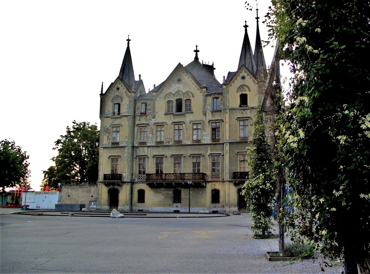 Vevey, das Chteau de l’Aile in einem sehr schlechten Zustand am 22. August 2006