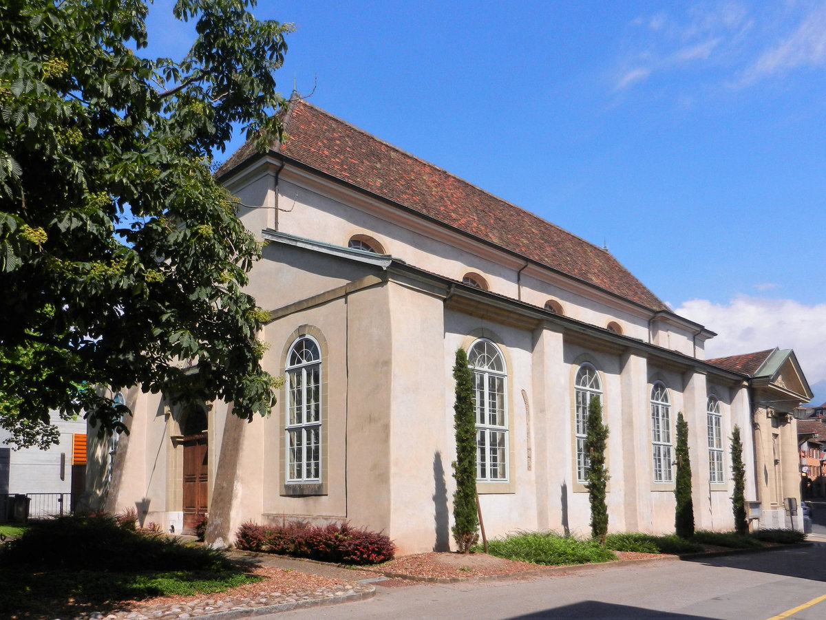 Vevey, die reformierte Kirche Sainte-Claire gehörte ursprünglich zu einem 1425 gegründeten Klarissenkloster. Bei der Einführung der Reformation wurde die Kirche 1776–1783 umgestaltet - 31.05.2014
