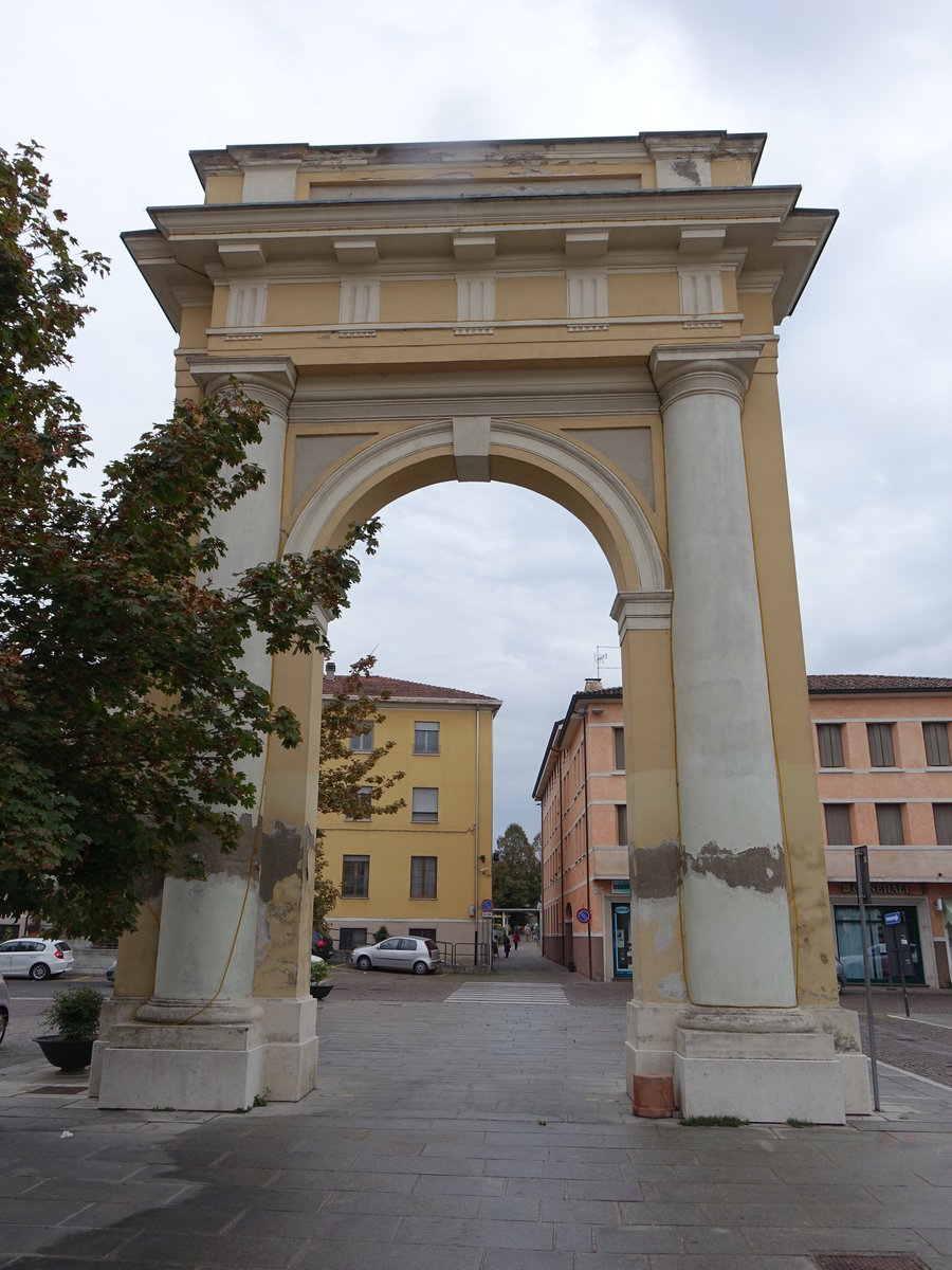 Viadana, Porta Nuova oder Arco Avigni, erbaut 1826 (10.10.2016)