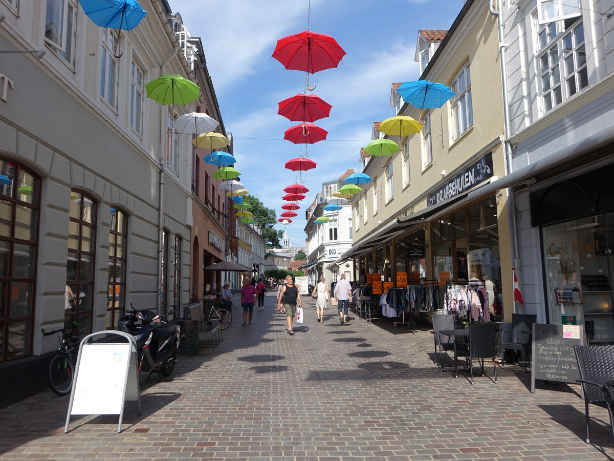 Viborg, Geschfte in der Sanct Mathias Gade in der Altstadt (08.06.2018) 