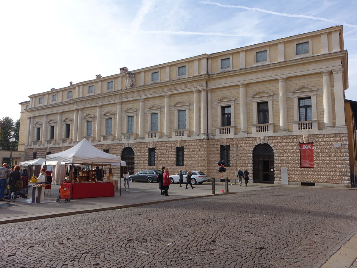 Vicenza, Bischflicher Palast am Piazza del Duomo, erbaut im 15. Jahrhundert (28.10.2017)