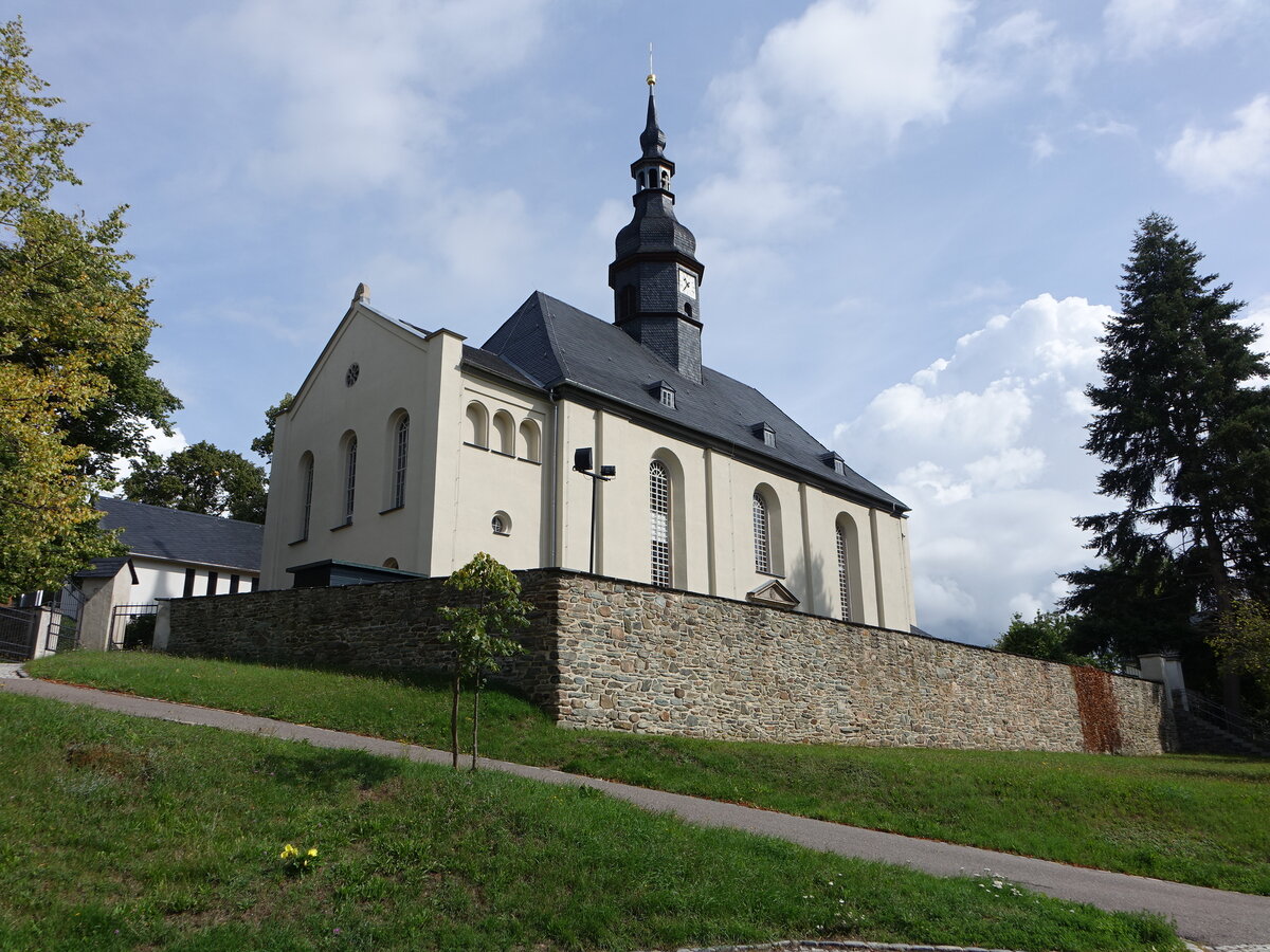 Vielau, evangelische Kirche St. Peter und Paul am Kirchplatz, erbaut 1709 (13.08.2023) 