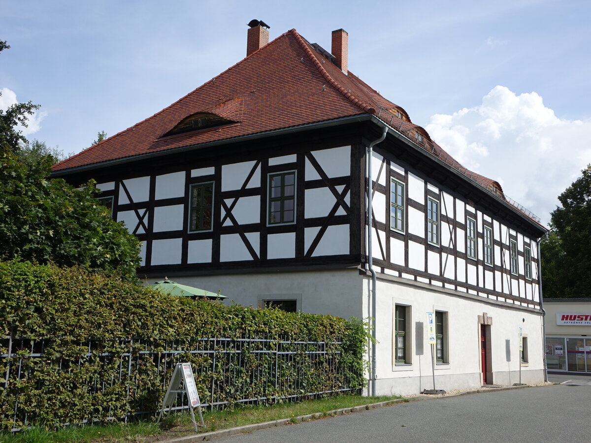 Vielau, Herrenhaus des Rittergutes, Barockbau mit Fachwerk-Obergeschoss, erbaut 1696 (13.08.2023)