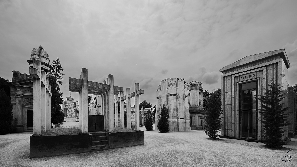 Vielen kunstvoll gestaltete Grber und Mausoleen sind auf dem Zentralfriedhof von Mailand zu finden. (Juni 2022)