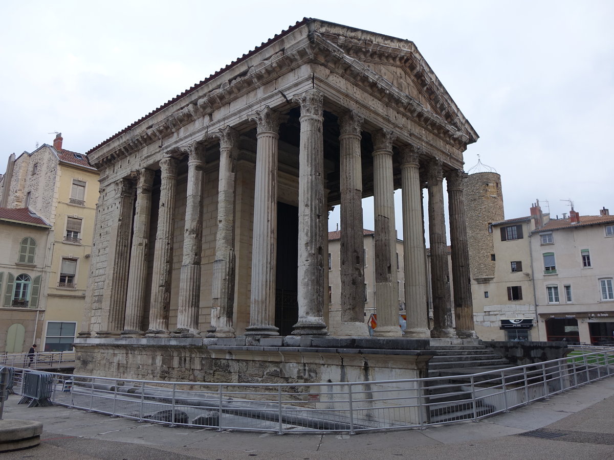 Vienne, Tempel des Augustus und der Livia, erbaut im 1. Jahrhundert (19.09.2016)