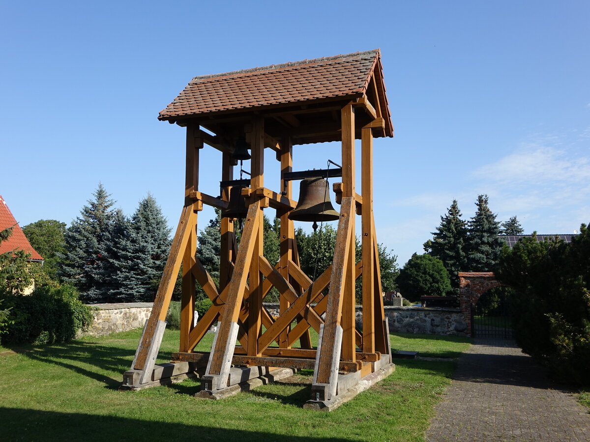 Vietzen, hlzerner Glockenstuhl an der evangelische Kirche (13.08.2025)
