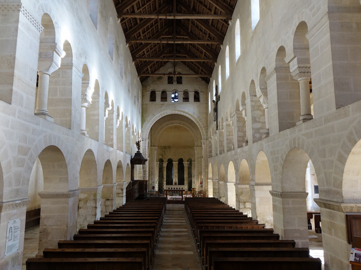 Vignory, Mittelschiff der Saint-Etienne Kirche (26.10.2015)