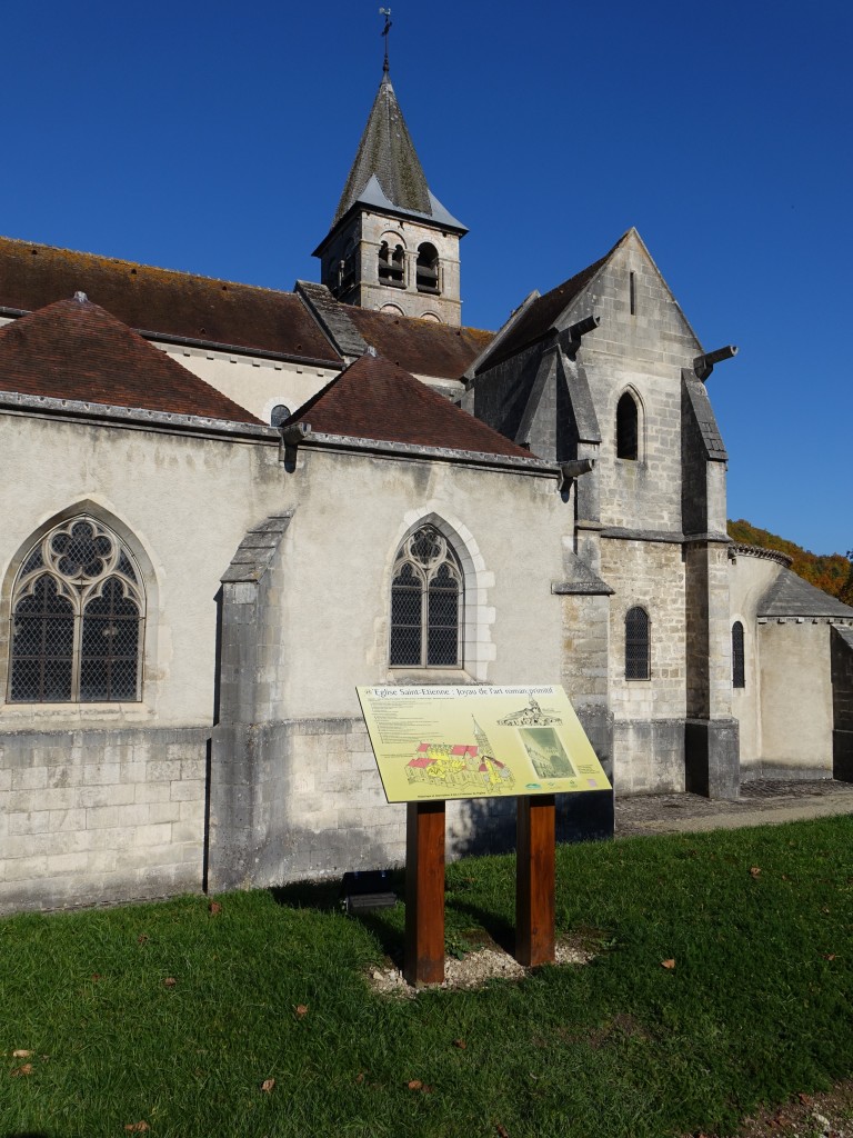 Vignory, romanische St. Etienne Kirche, erbaut von 1032 bis 1057 (26.10.2015)