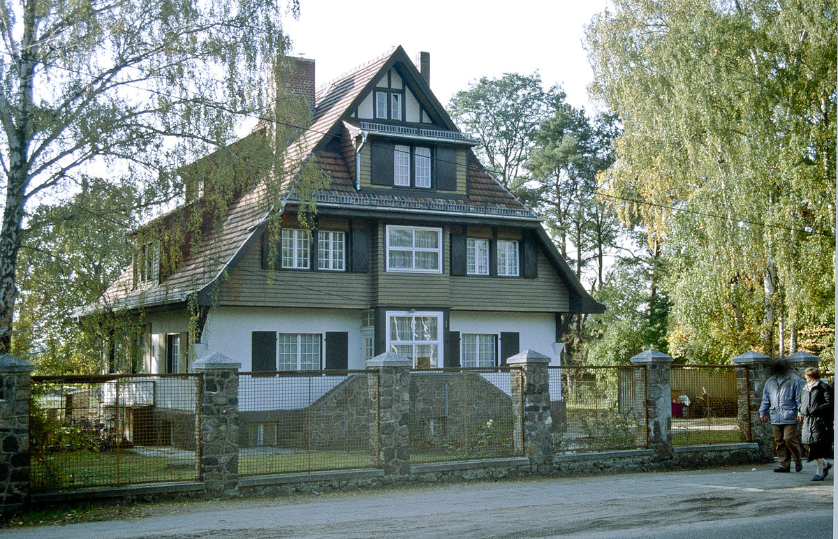 Villa an der Thlmannstrae in Wandlitz. Aufnahme: Oktober 1992.