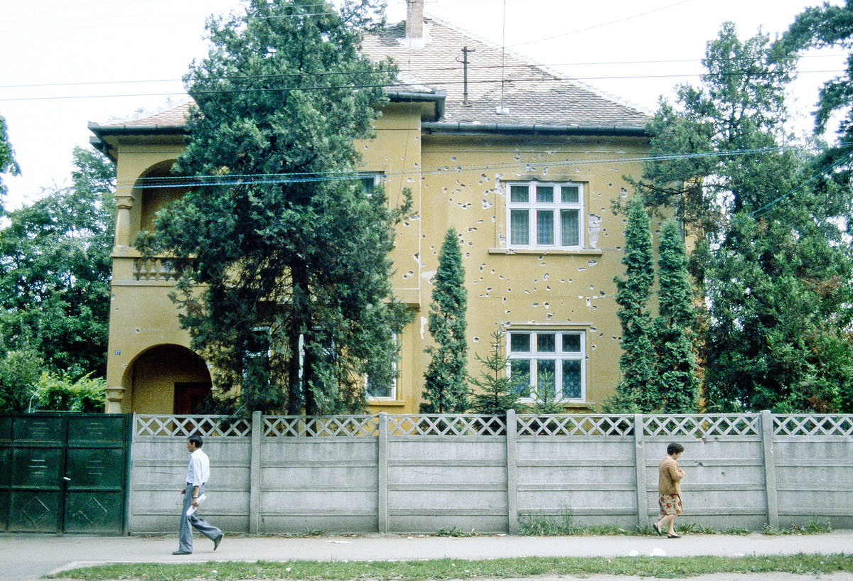 Villa mit Schusslcher in Sighișoara. Bild vom Dia. Aufnahme: Juli 1990.
