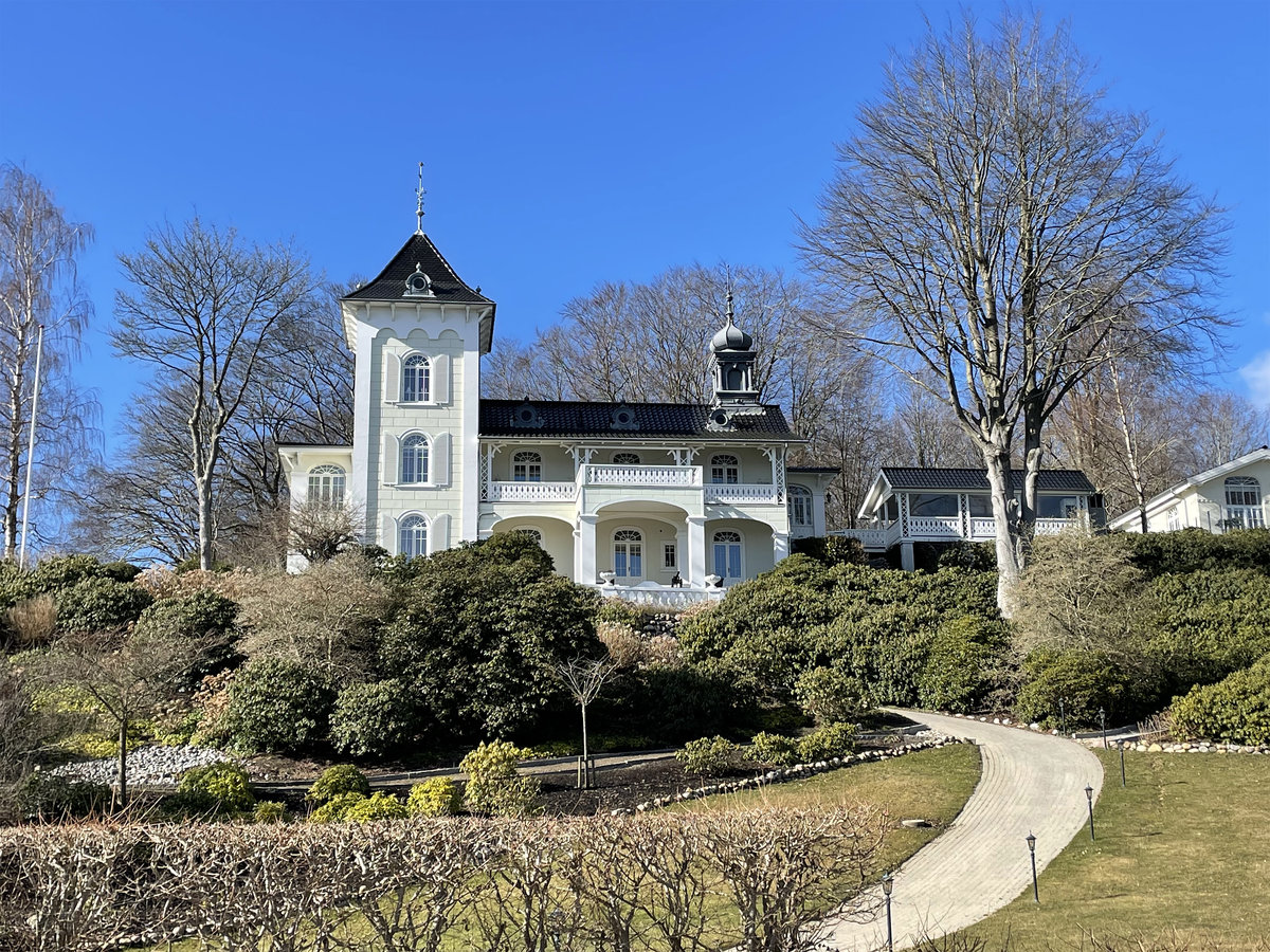 Villa in Snderhav (deutsch: Sderhaff) an der Flensburg Frde. Aufnahme: 5. Mrz 2021.