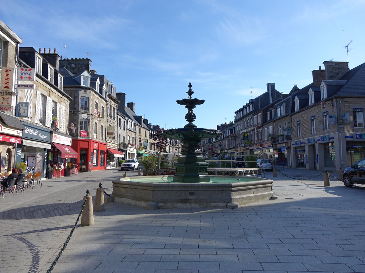 Villedieu-les-Poeles, Place de la Republique (13.07.2016)