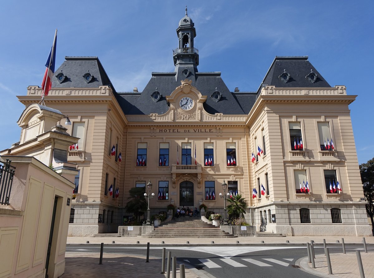 Villefranche-sur-Saone, Rathaus in der Rue de la Paix (23.09.2016)