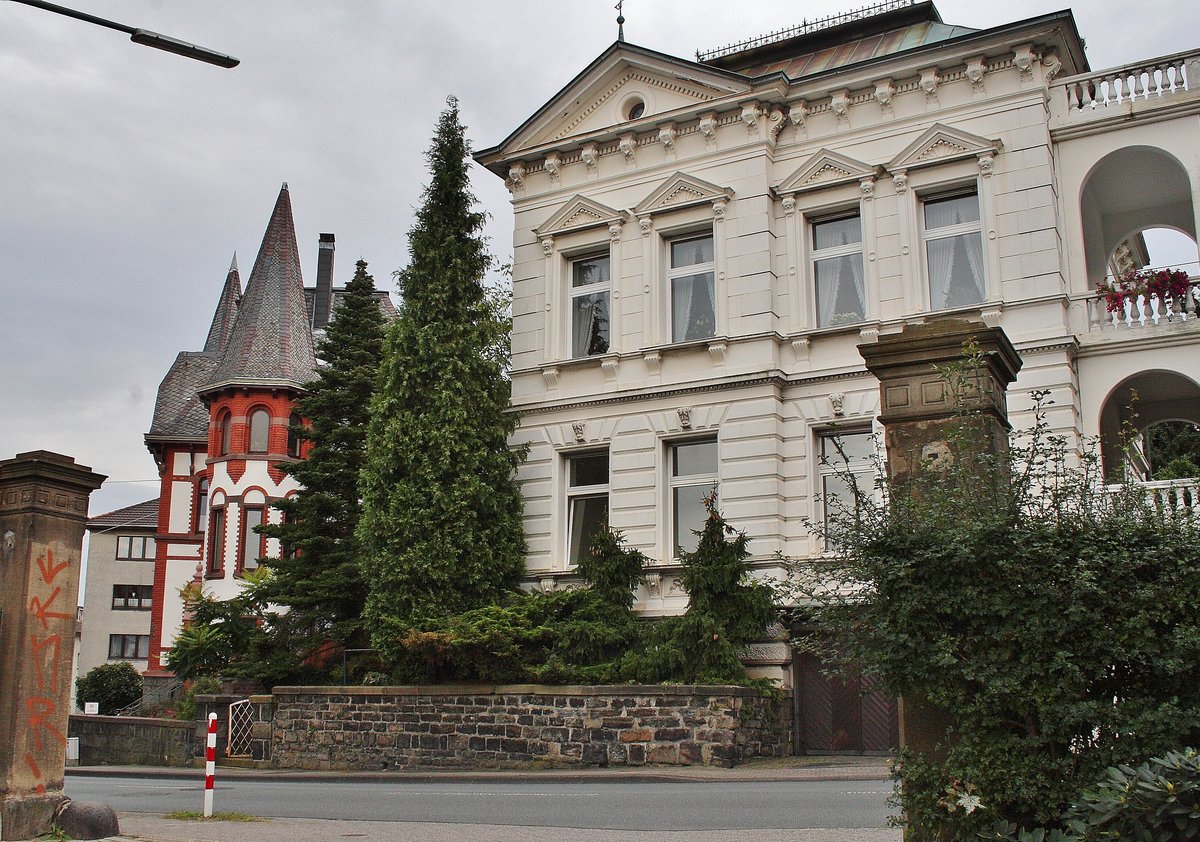 Villen-Ensemble am Ausgang der Barmer-Anlagen (zweit grte private und ffentlich zugngliche Park-Anlage Deutschlands von 1864) in Wuppertal-Barmen. 16.09.2011