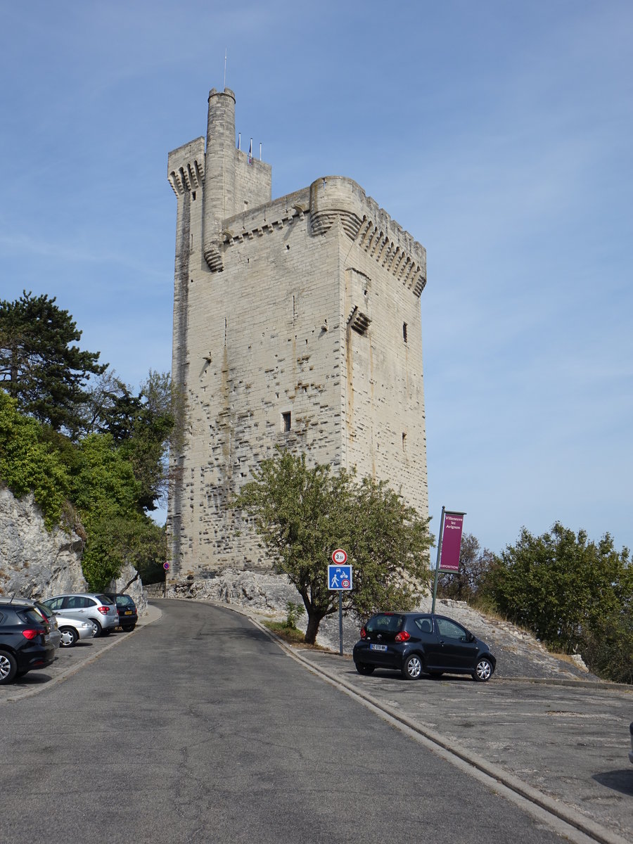 Villeneuve-ls-Avignon, Tour Philippe le Bel,  erbaut im 14. Jahrhundert als befestigter Brckenturm (22.09.2017)
