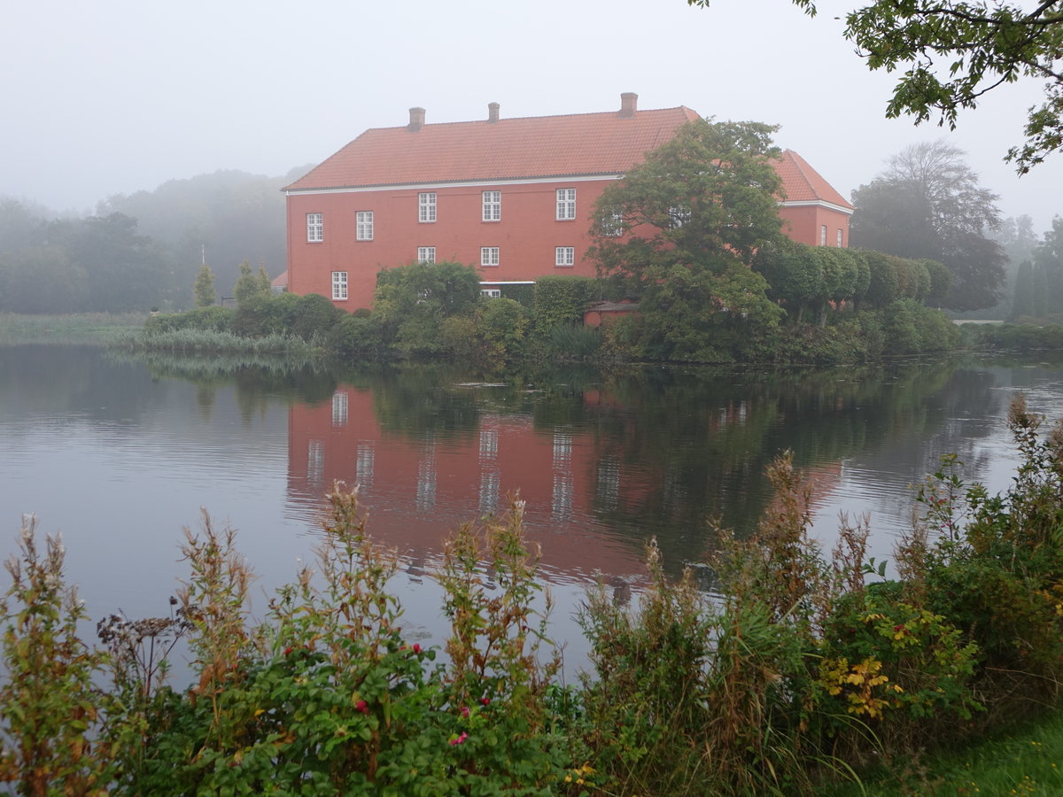 Villestrup, sptgotischer vierflgeliger Herrensitz, erbaut von 1538 bis 1542 fr Axel Juul, barocker Umbau im 18. Jahrhundert (22.09.2020)