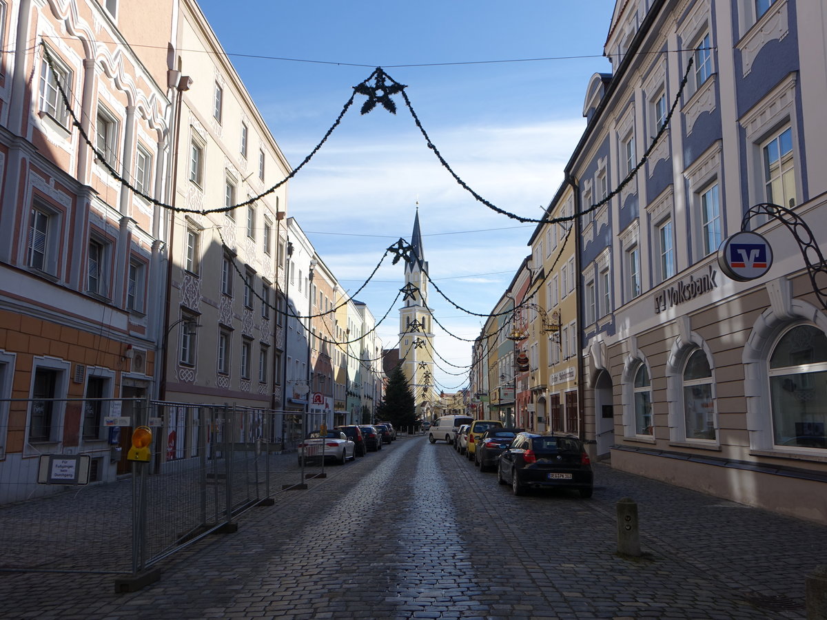 Vilshofen a. d. Donau, Historischer Gebude am Stadtplatz (20.11.2016)