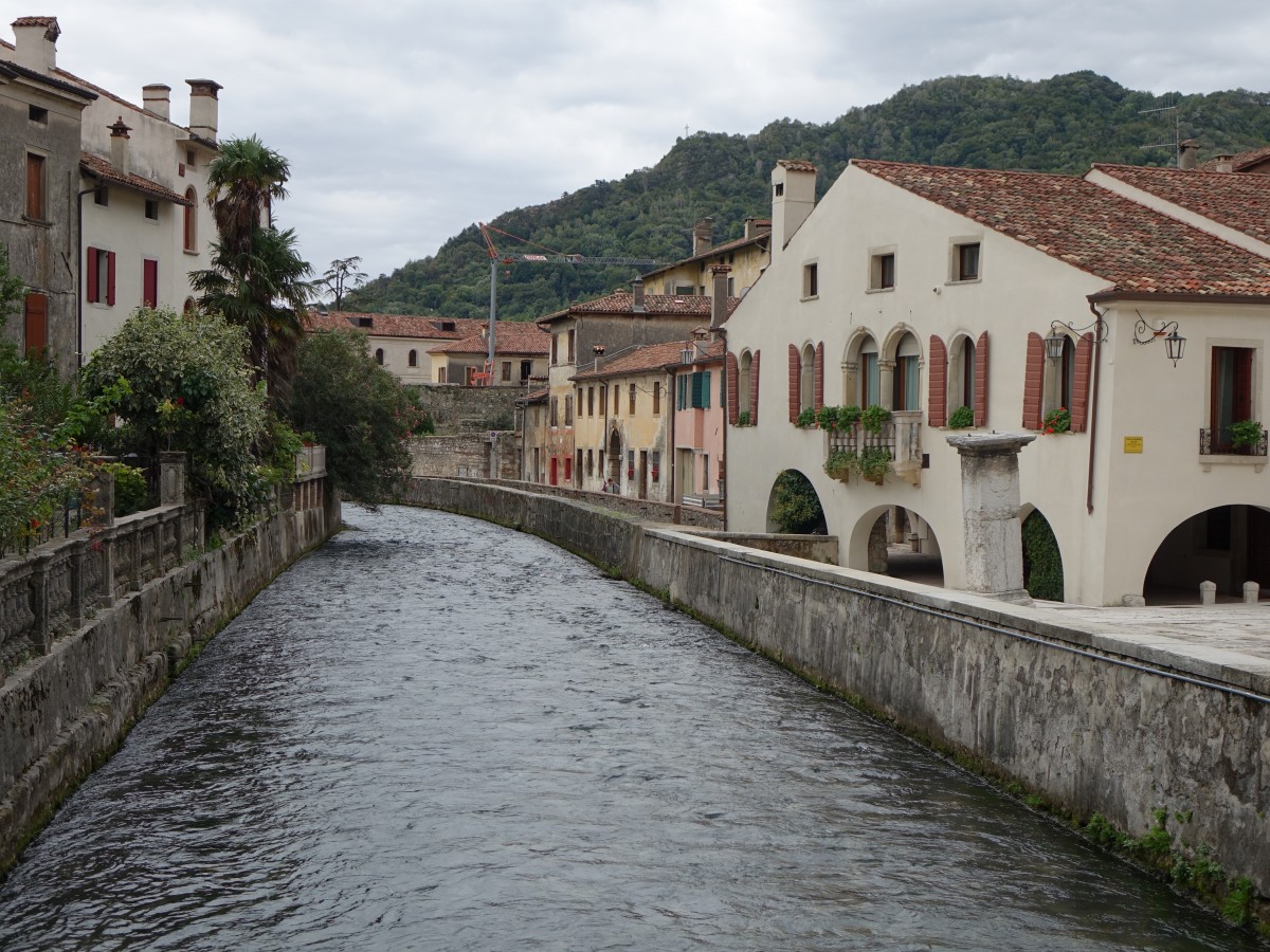 Vittorio-Veneto, Meschio Fluss im Stadtteil Serravalle (24.09.2015)