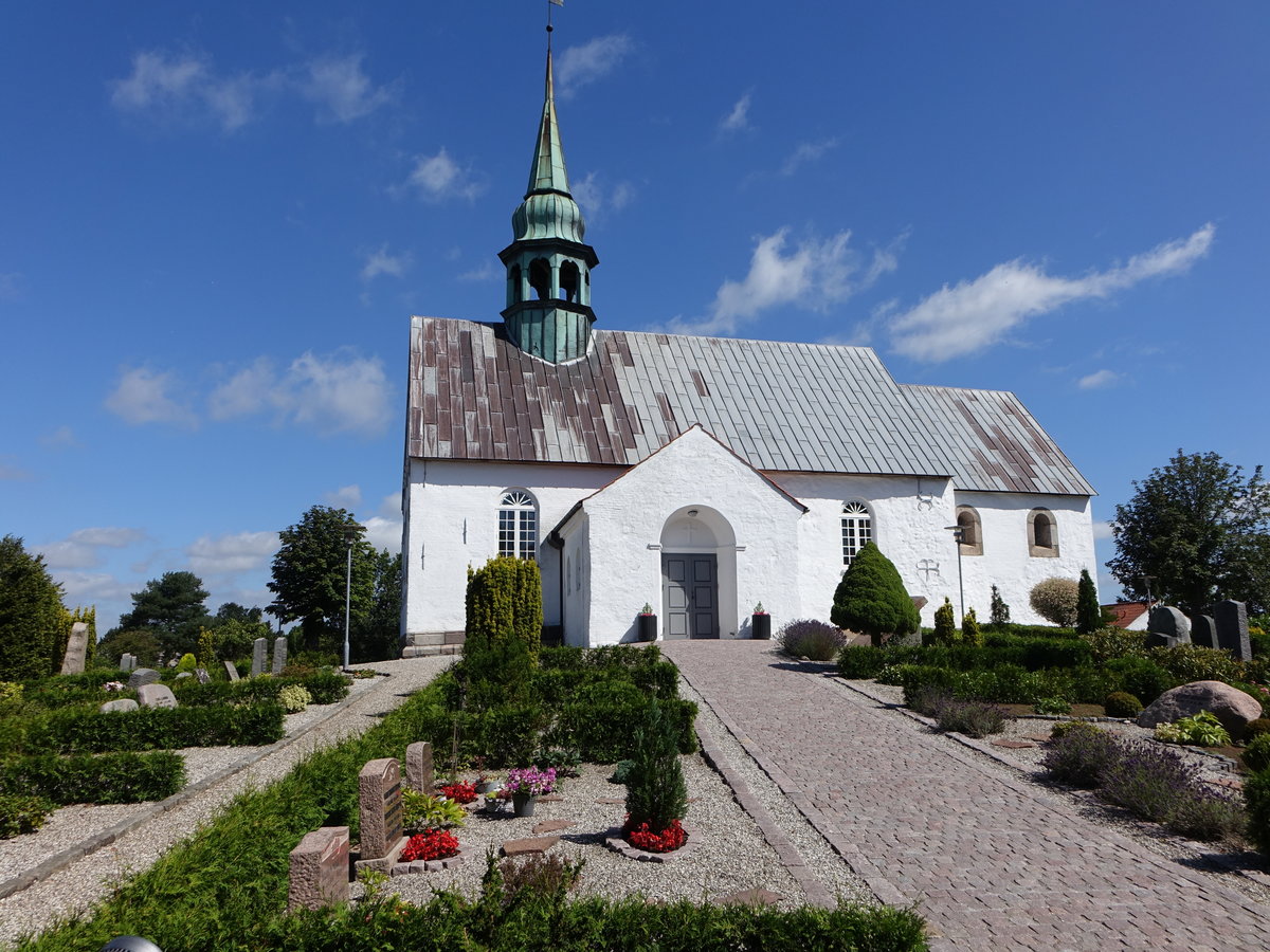 Viuf, romanische Ev. Kirche, erbaut um 1150, Glockenturm erbaut 1730 (23.07.2019)
