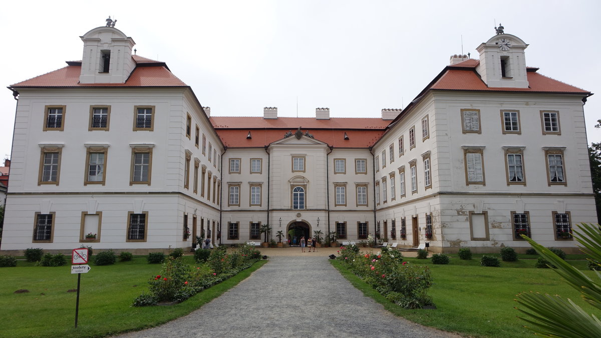 Vizovice / Wisowitz, Barockschloss, erbaut im 18. Jahrhundert durch den Architekten Franz Anton Grimm (02.08.2020)