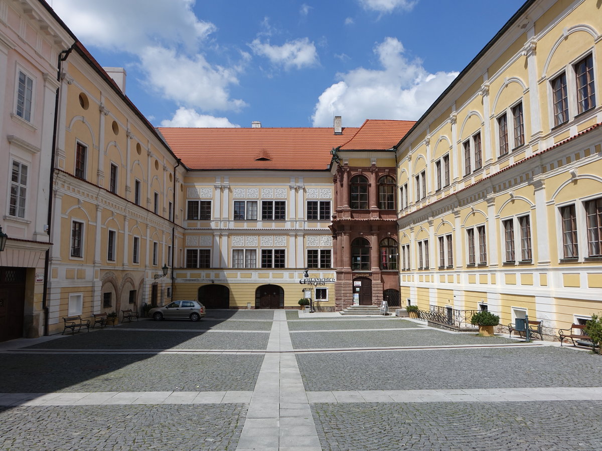 Vlasim/ Wlaschim,  Renaissance Innenhof des Schloss Vlasim (01.06.2019)