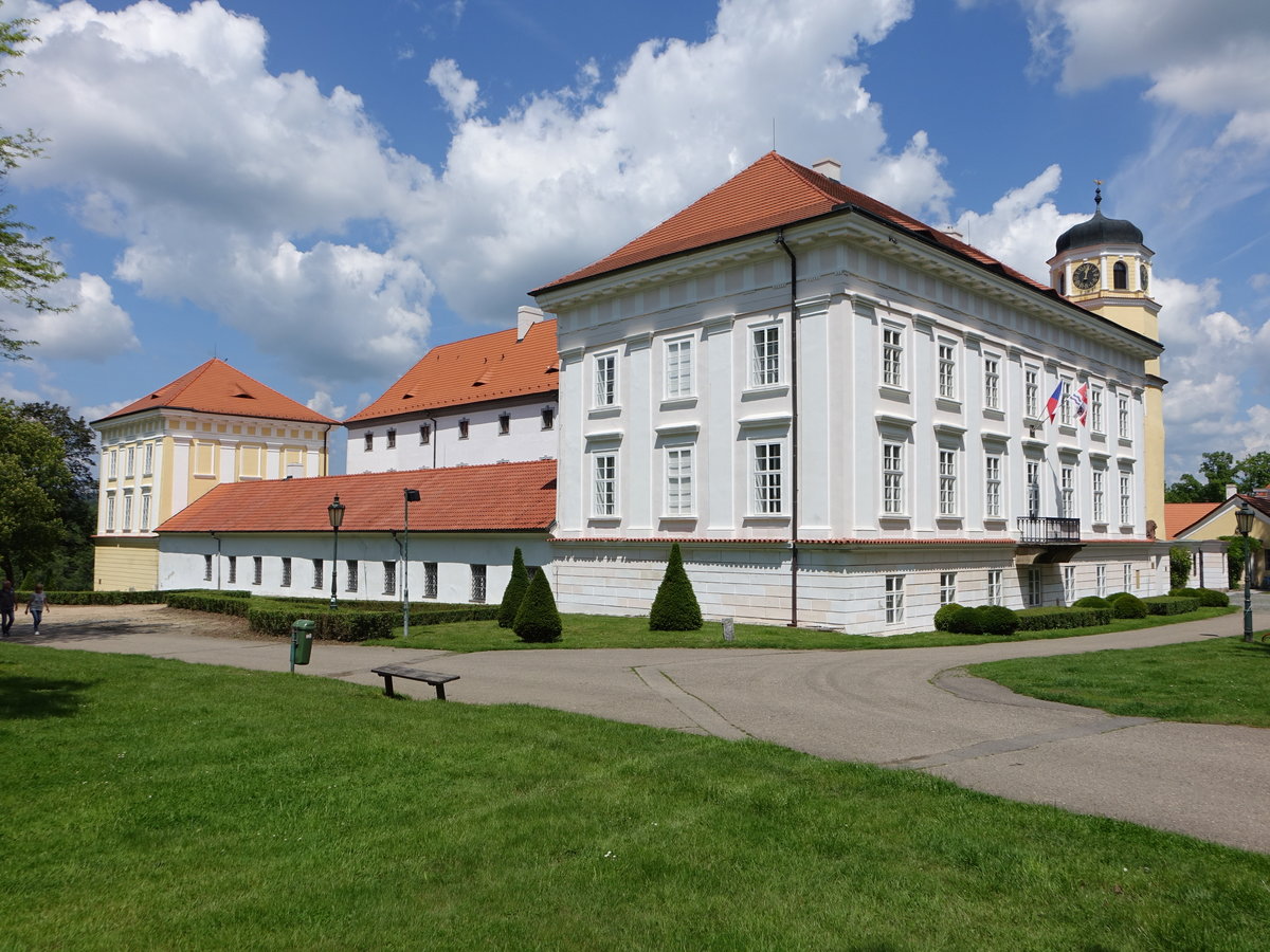 Vlasim/ Wlaschim, Schlo Vlasim, erbaut anstelle einer gotischen Burg, Umbau zum  Renaissanceschloss ab 1600 (01.06.2019)