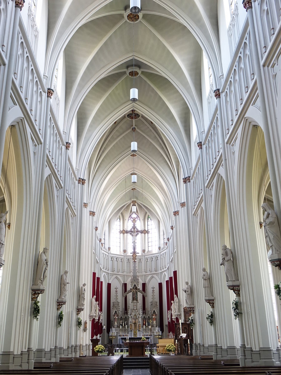 Vlijmen, St. Jan Kirche, erbaut ab 1594, Kanzel von 1646, Altar von 1633 (06.05.2016)