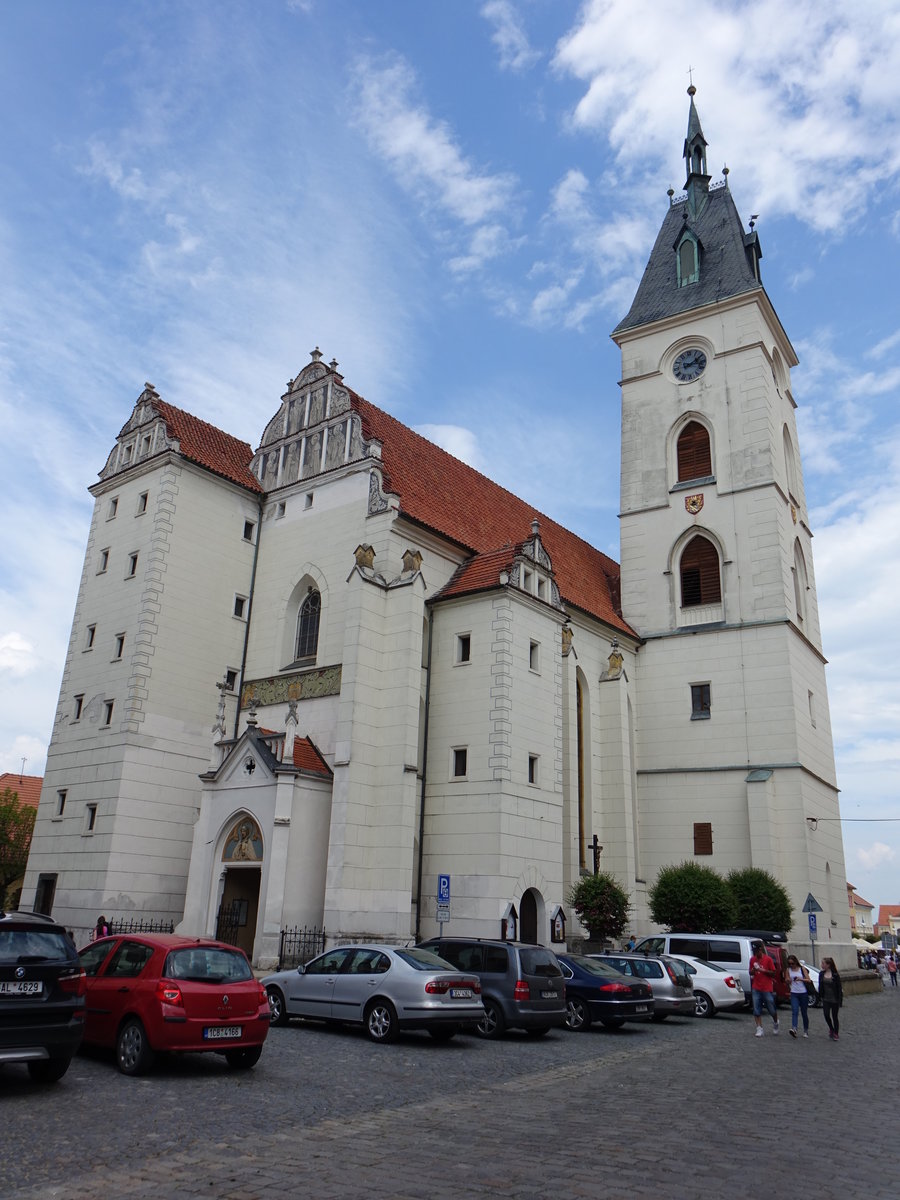 Vodnany, Dekanatskirche Maria Geburt, erbaut 1317, neugotisch umgestaltet von 1894 bis 1897 durch Josef Mocker (25.05.2019)
