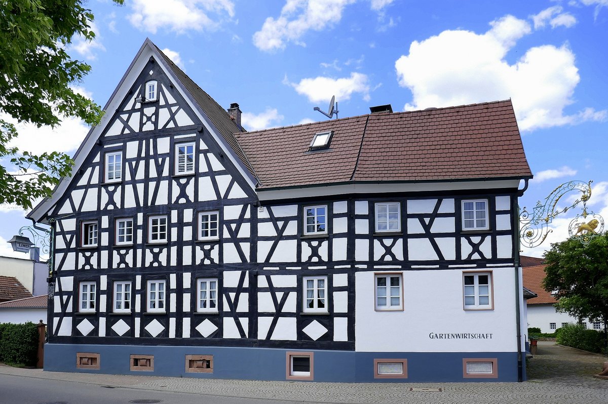 Vrstetten, das Gasthaus  Zum Lwen , erstmals erwhnt 1755, Mai 2020