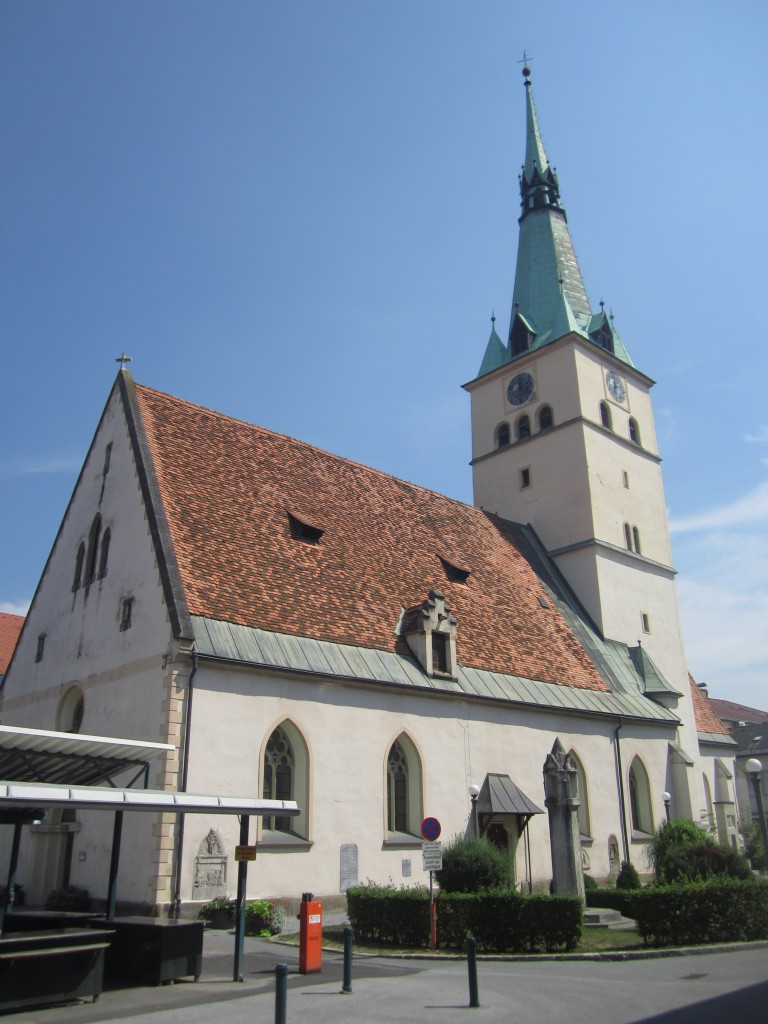 Voitsberg, Stadtpfarrkirche St. Michael, Langhaus und Ostturm romanisch, Halle mit Achteckpfeilern um 1500 (19.08.2013)