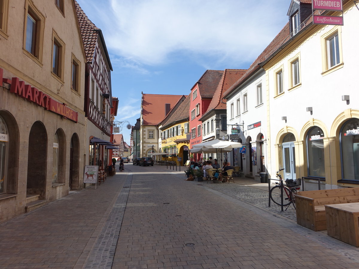 Volkach, historische Gebude in der Hauptstrae (28.05.2017)