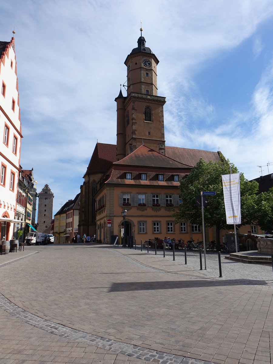 Volkach, katholische Stadtpfarrkirche St. Bartholomus und St. Georg, Saalbau mit polygonalem Chor, Langhaus erbaut 1472, Kirchturm erbaut 1513 durch Hans Bock (28.05.2017)