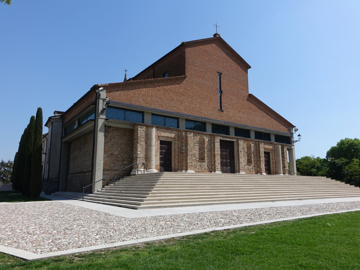 Volta Mantovana, Pfarrkirche St. Maria Maddalena, erbaut von 1045 bis 1055, erweitert im 19. Jahrhundert durch den Architekten Vergani (12.04.2024)
