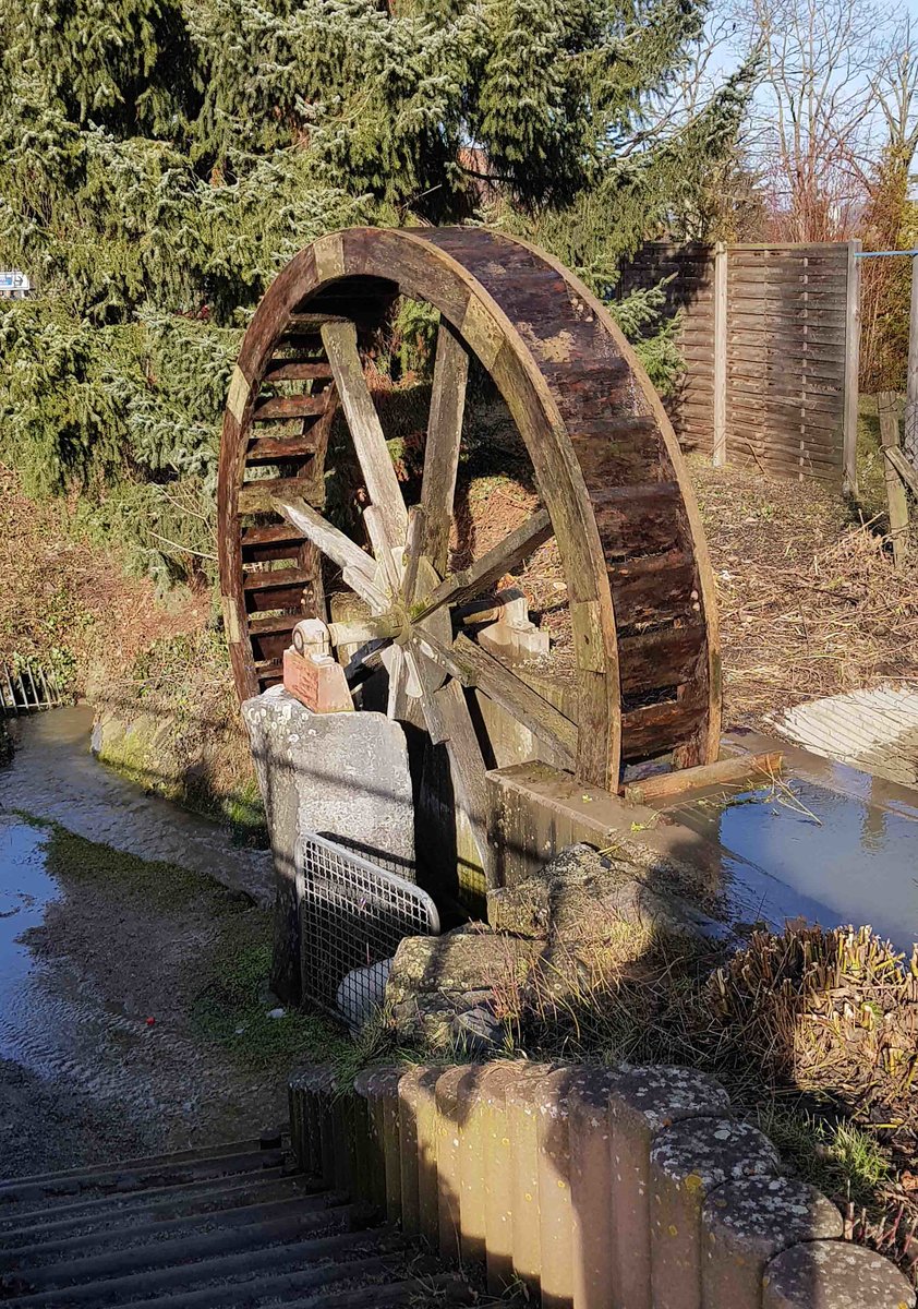  Vom Eise befreit  - jetzt klappert das Mhlrad wieder! Hnfeld im Februar 2021
Demnchst will die Stadt Hnfeld dem Mhlrad das Wasser abgraben!!!
Die Mhlgrabenunterhaltung kostet leider Geld.