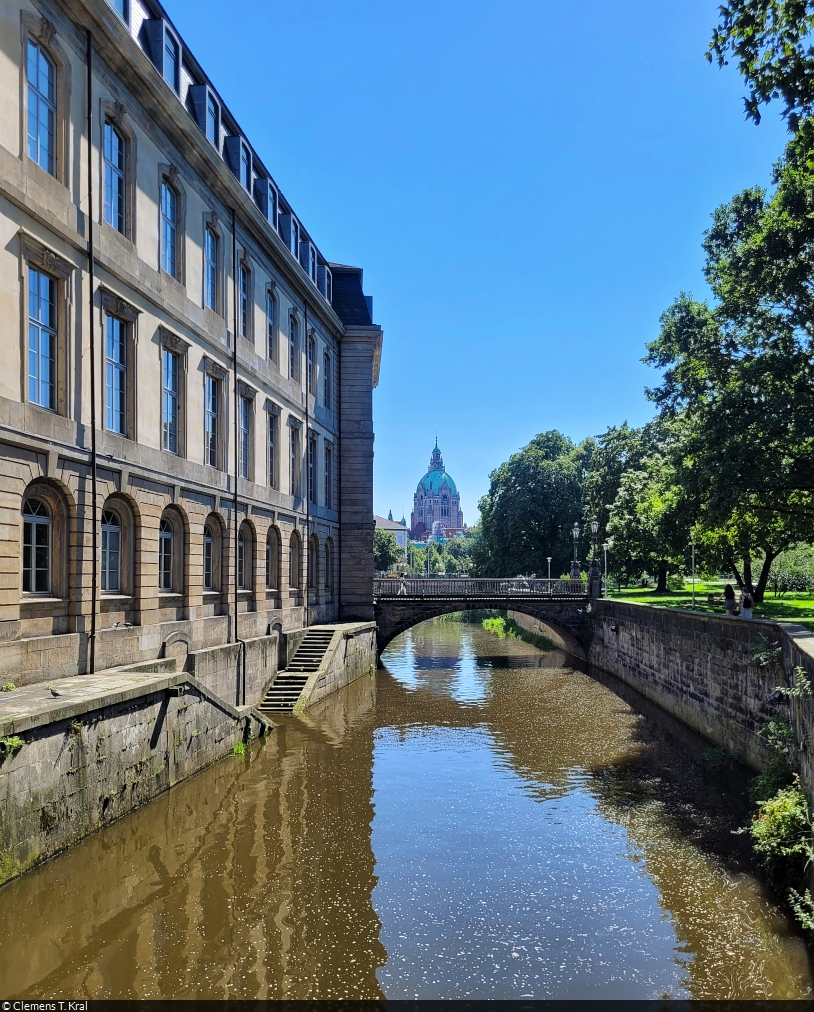 Vom Niederschsischen Landtag, der an der Leintorbrcke liegt, ist es bis zum Neuen Rathaus in Hannover nicht weit.

🕓 20.8.2023 | 12:21 Uhr