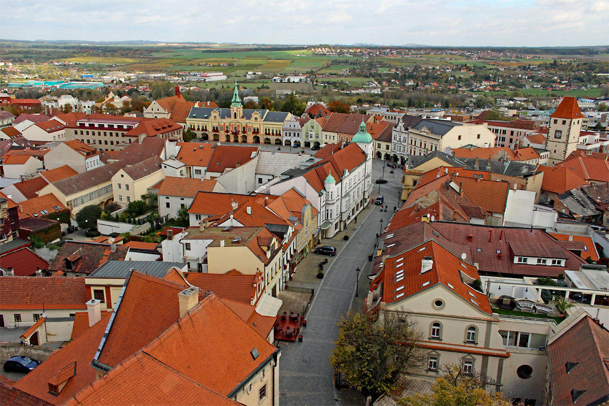 Vom Turm der Kirche St. Peter und Paul hat man einen guten Überblick über die kleine Stadt Mělník in Mittelböhmen und das Hinterland. 13.10.2017