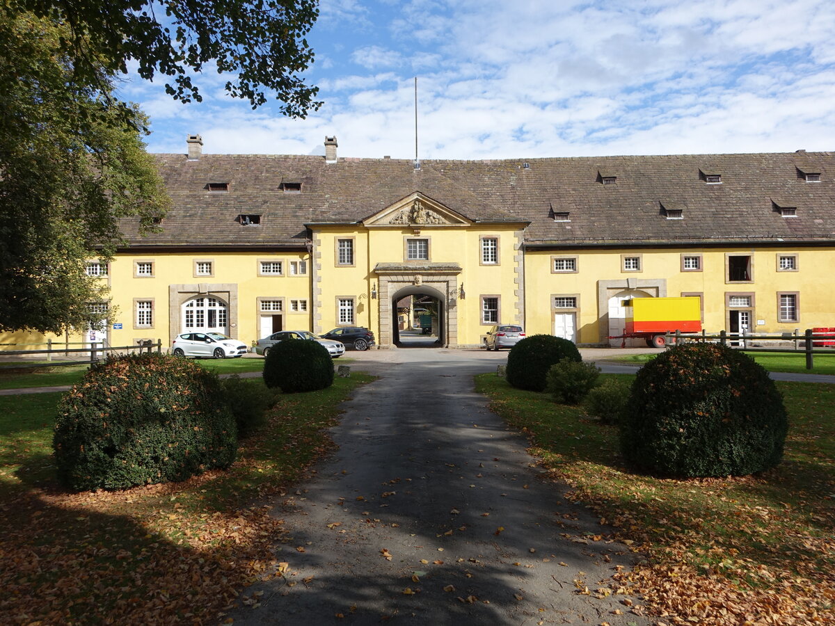 Vorburg von Schloss Rheder, erbaut ab 1717 durch  Lambert Friedrich Corfey (05.10.2021)
