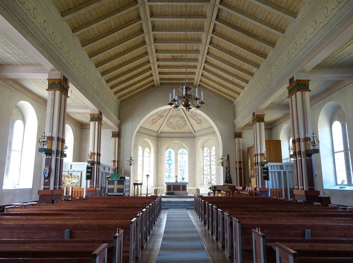 Vrigstad, Innenraum der Ev. Kirche, Glasfenster von Bo Beskow (12.06.2016)