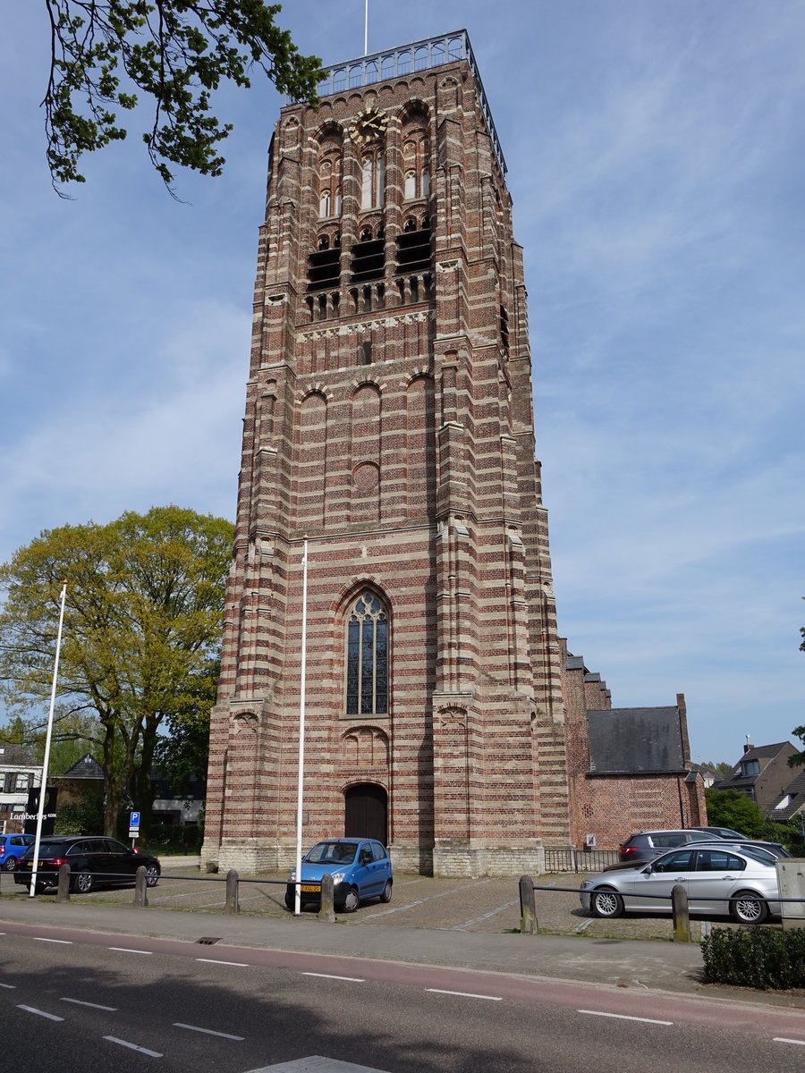 Vught, St. Petrus Kirche, erbaut von 1881 bis 1884 durch Architekt K. Weber (06.05.2016)