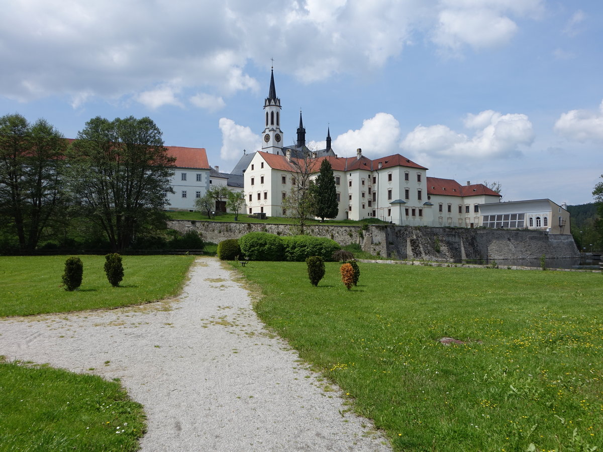 Vyssi Brod/Hohenfurt, Zisterzienserklosterkirche St. Marien, erbaut ab 1292, Langschiff erbaut von 1360 bis 1380, Querschiff 14. Jahrhundert, Konventgebude 17. Jahrhundert (26.05.2019)