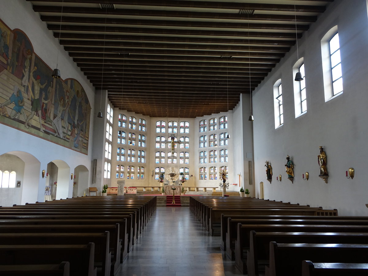 Wackersdorf, moderner Innenraum der kath. Pfarrkirche St. Stephanus (03.06.2017)