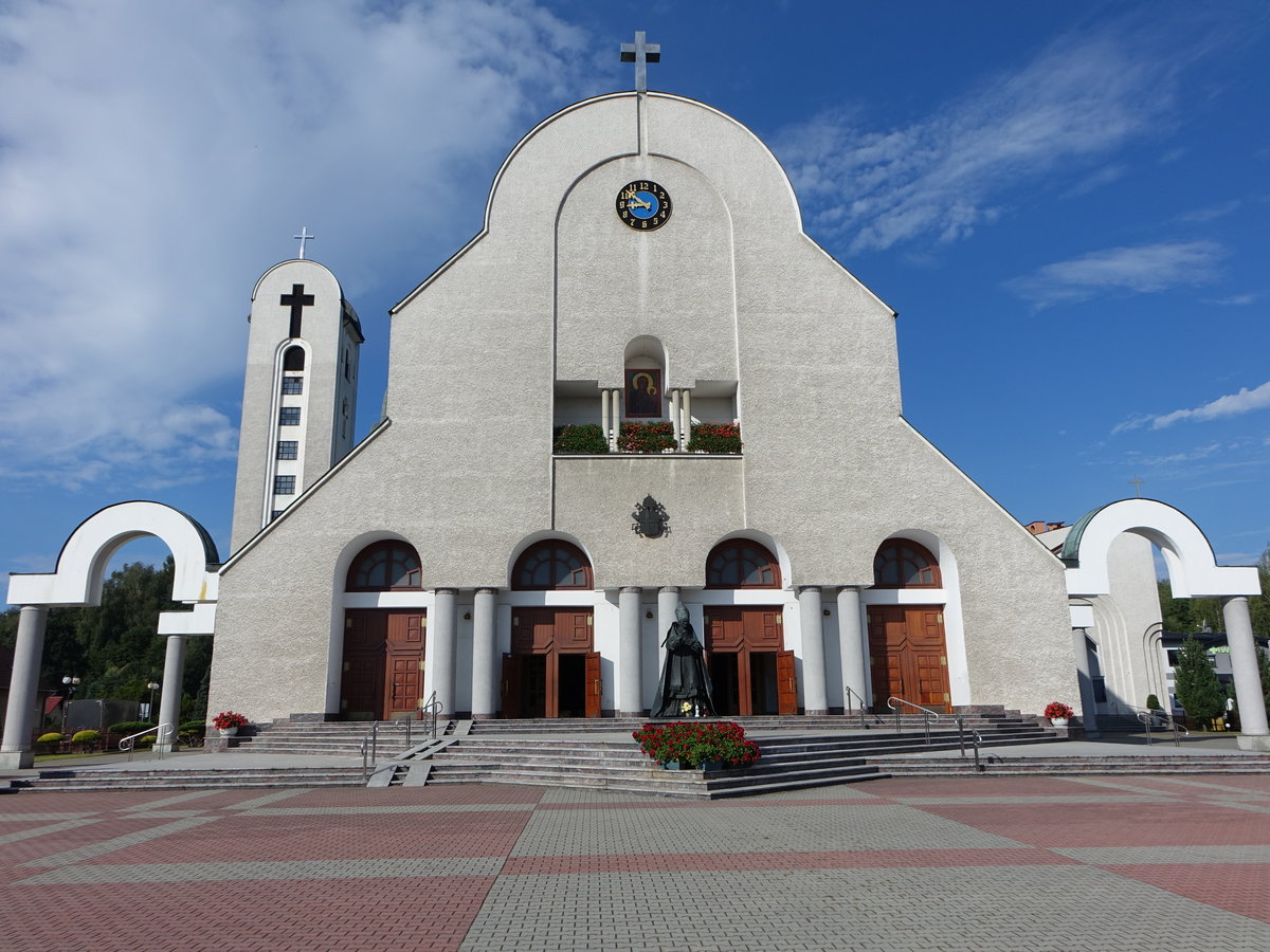 Wadowice / Frauenstadt, Pfarrkirche St. Peter in der Aleja Matka Boska Fatima, erbaut 1986 (05.09.2020)